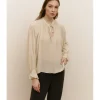 BLUSA LAZAD ESCOTE PICO