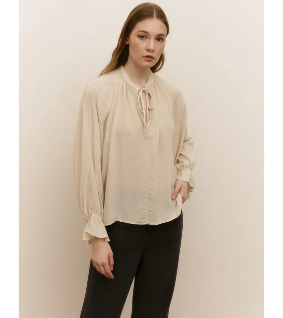 BLUSA LAZAD ESCOTE PICO