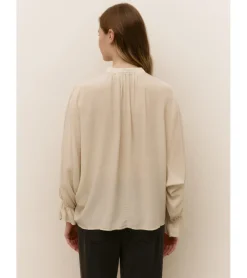 BLUSA LAZAD ESCOTE PICO