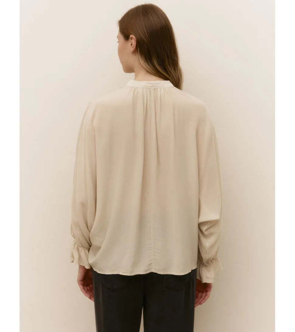 BLUSA LAZAD ESCOTE PICO