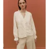 BLUSA BORDADA BOTONES