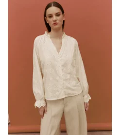 BLUSA BORDADA BOTONES