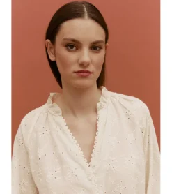 BLUSA BORDADA BOTONES