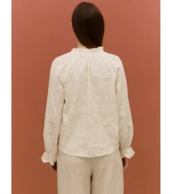 BLUSA BORDADA BOTONES
