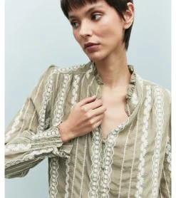 BLUSA BORDADOS BOTONES