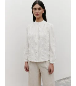 BLUSA BORDADOS PERFORADOS