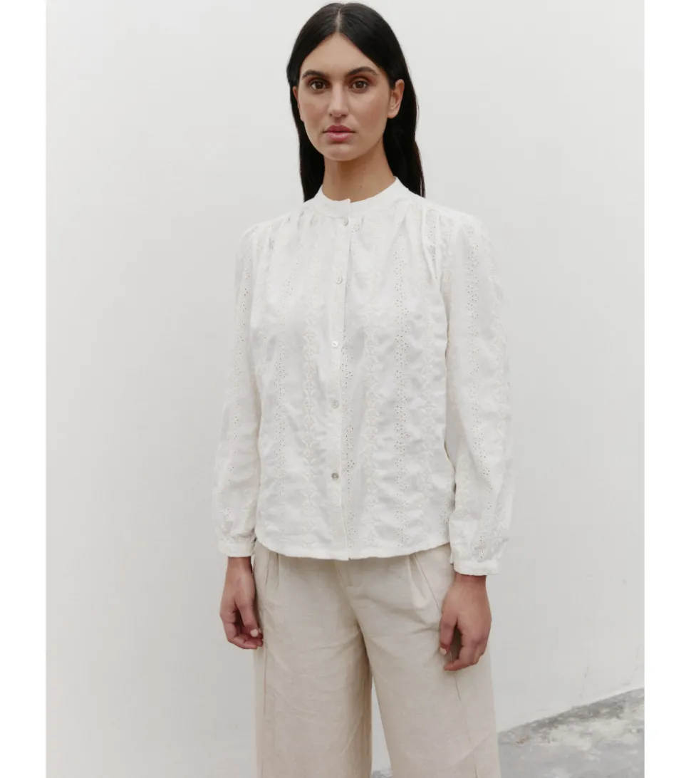 BLUSA BORDADOS PERFORADOS