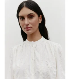 BLUSA BORDADOS PERFORADOS
