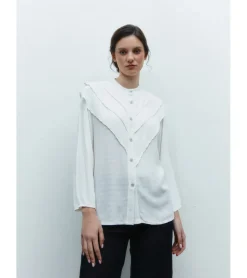 BLUSA BOTONES CON VOLANTES