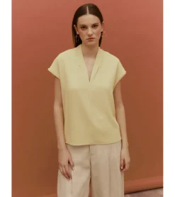 BLUSA ESCOTE PICO