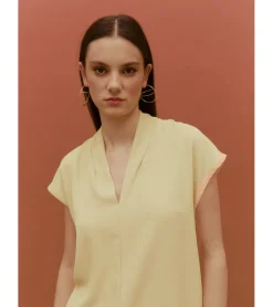 BLUSA ESCOTE PICO