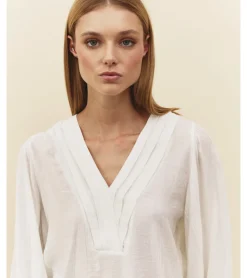 BLUSA ESCOTE PICO JARETAS