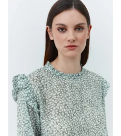 BLUSA ESTAMPADA VOLANTE