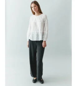 BLUSA FLORES BORDADAS