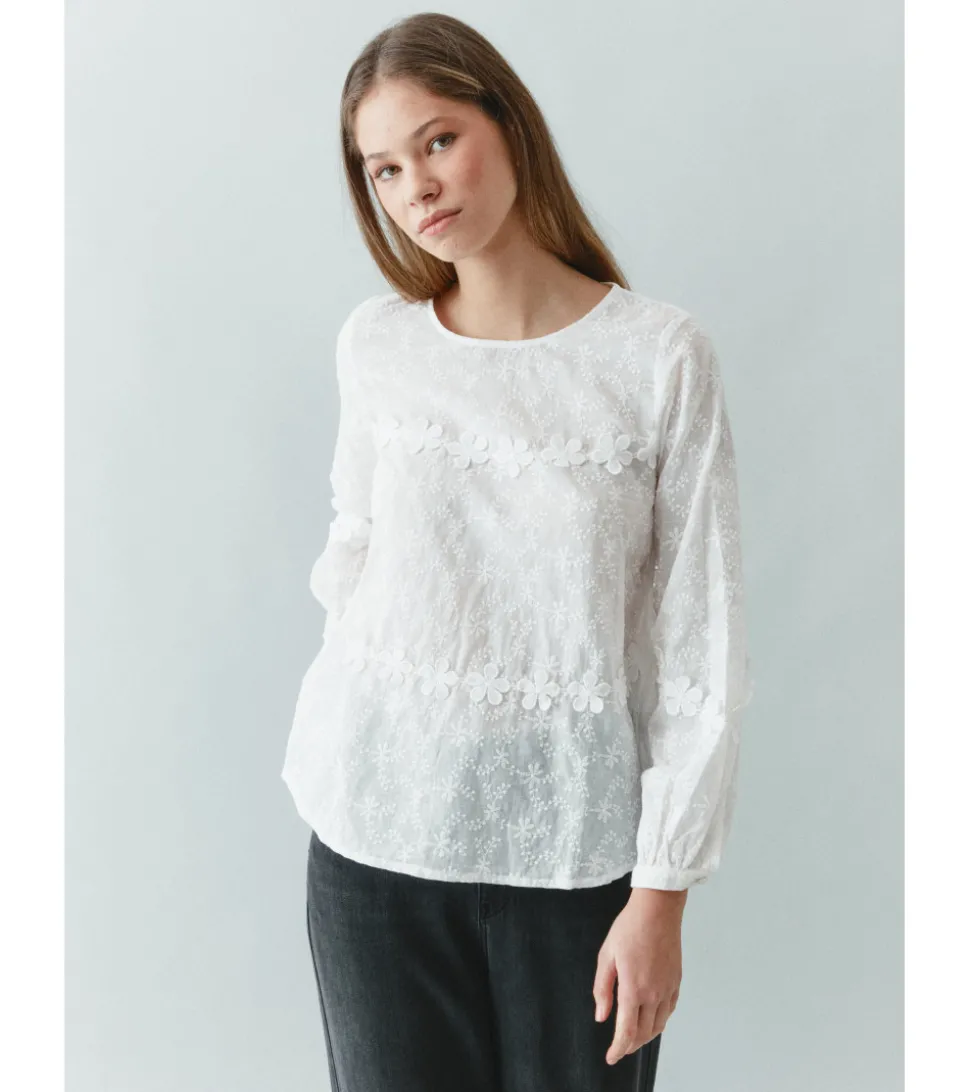 BLUSA FLORES BORDADAS