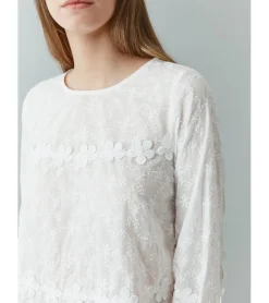 BLUSA FLORES BORDADAS
