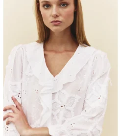 BLUSA PERFORADA FLORES HILO