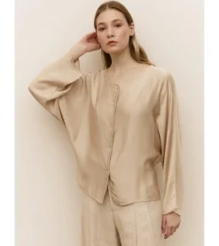 BLUSA SATINADA BOTONES