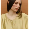 BLUSA SATINADA BOTONES