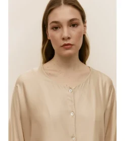 BLUSA SATINADA BOTONES
