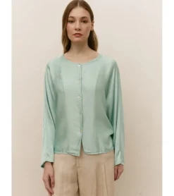 BLUSA SATINADA BOTONES