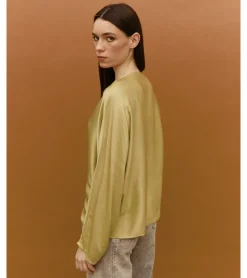 BLUSA SATINADA BOTONES