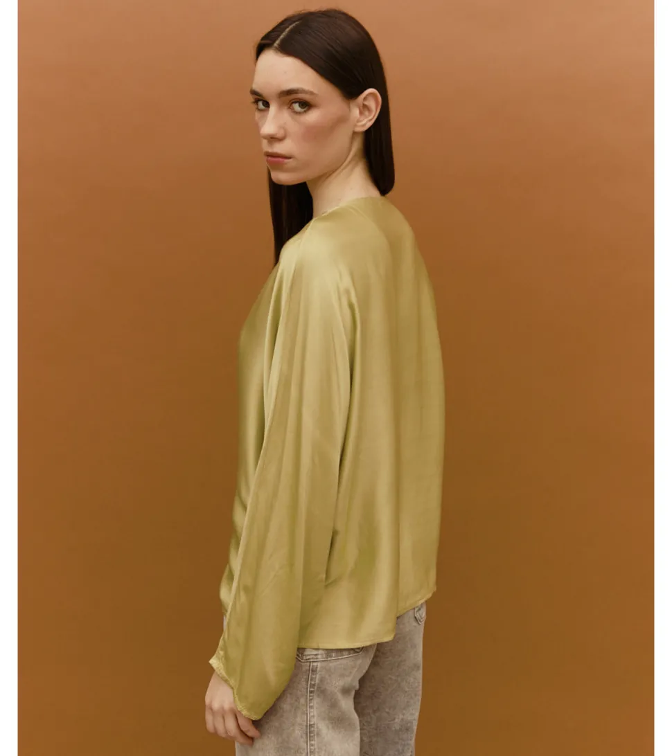 BLUSA SATINADA BOTONES