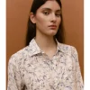 CAMISA ESTAMPADO HOJAS