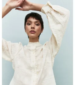 CAMISA ROMÁNTICA BORDADOS