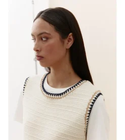 CHALECO PUNTO DETALLE CROCHET