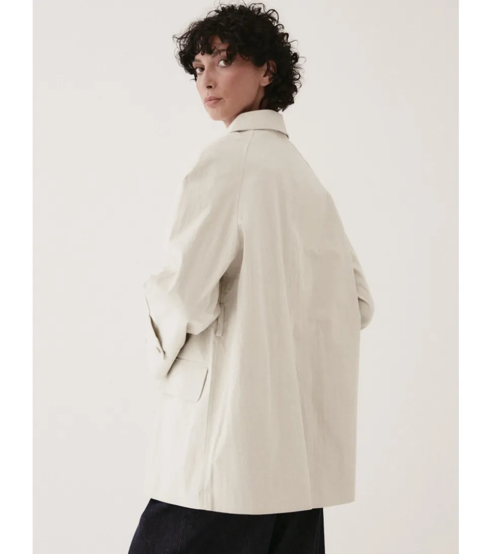 CHAQUETA CON CINTURÓN