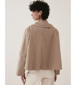 CHAQUETA CORTA SOLAPAS