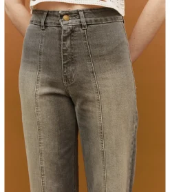 JEANS RECTOS DESGASTADOS