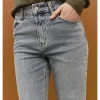 JEANS RECTOS TIRO ALTO