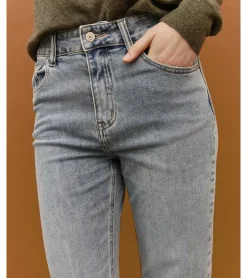 JEANS RECTOS TIRO ALTO