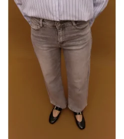 JEANS STRAIGHT TIRO MEDIO
