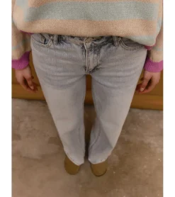 JEANS STRAIGHT TIRO MEDIO