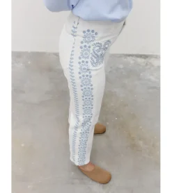 PANTALÓN BORDADO HOJAS