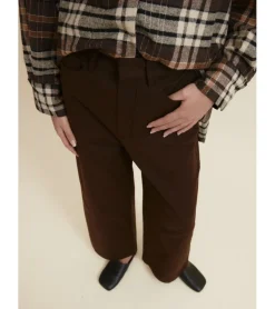 PANTALÓN RECTO BOLSILLOS