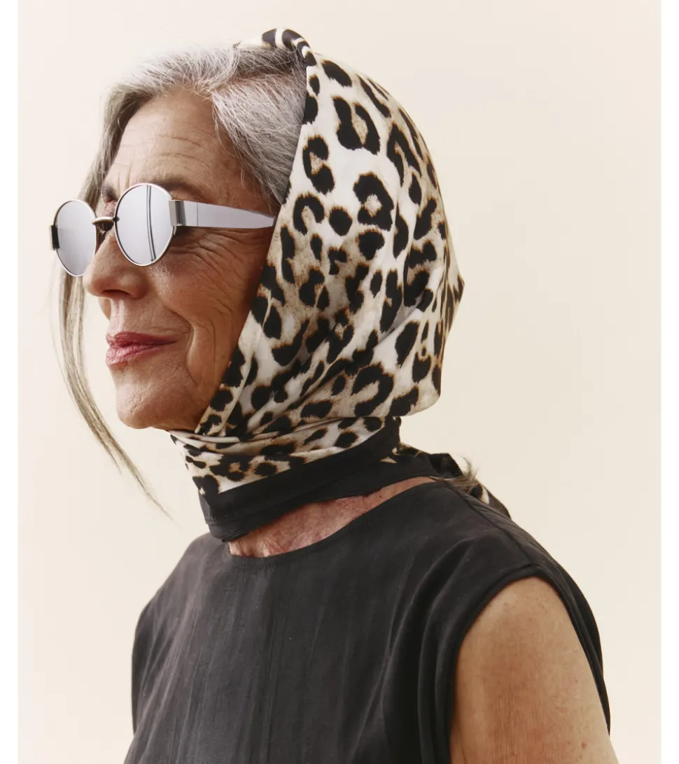 PAÑUELO ESTAMPADO LEOPARDO