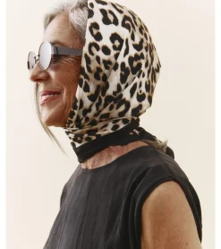 PAÑUELO ESTAMPADO LEOPARDO