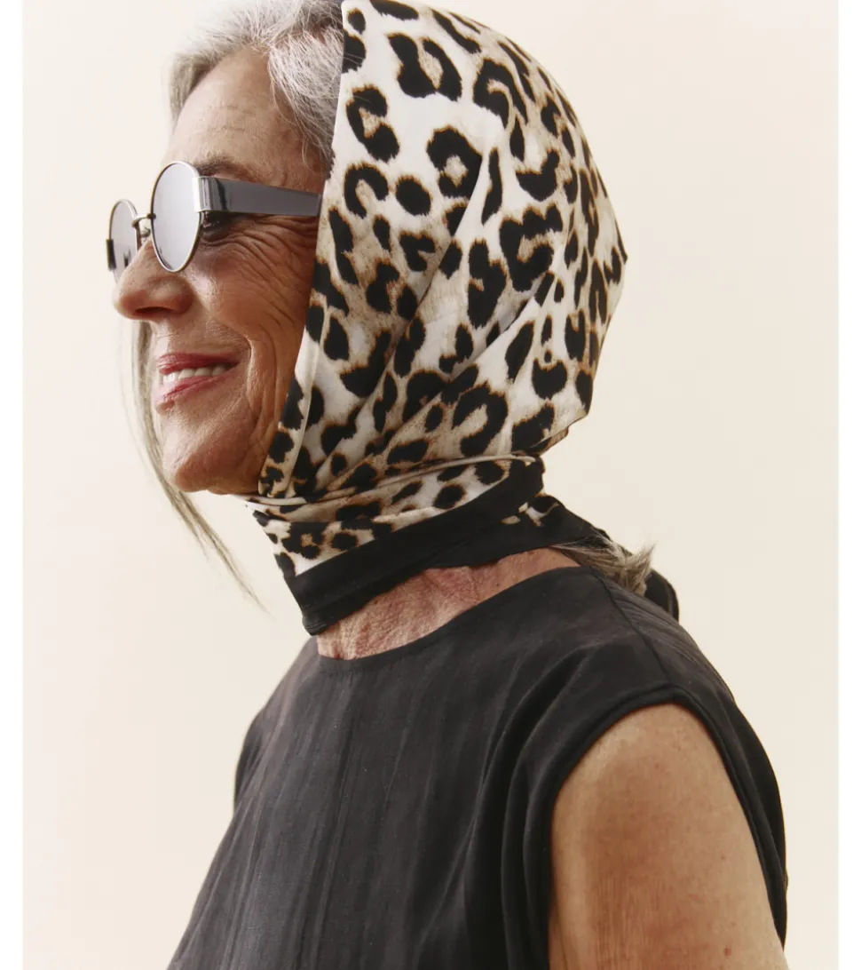 PAÑUELO ESTAMPADO LEOPARDO