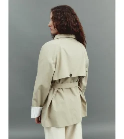 TRENCH CORTO CINTURÓN